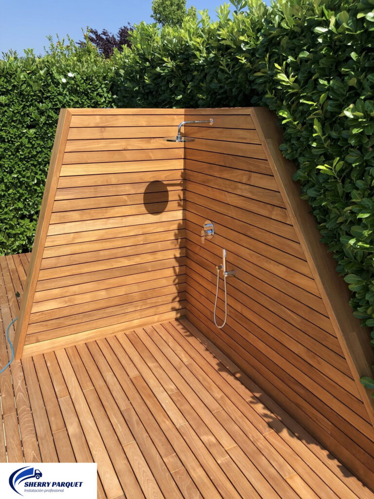 Detalle de tarima de madera para exterior